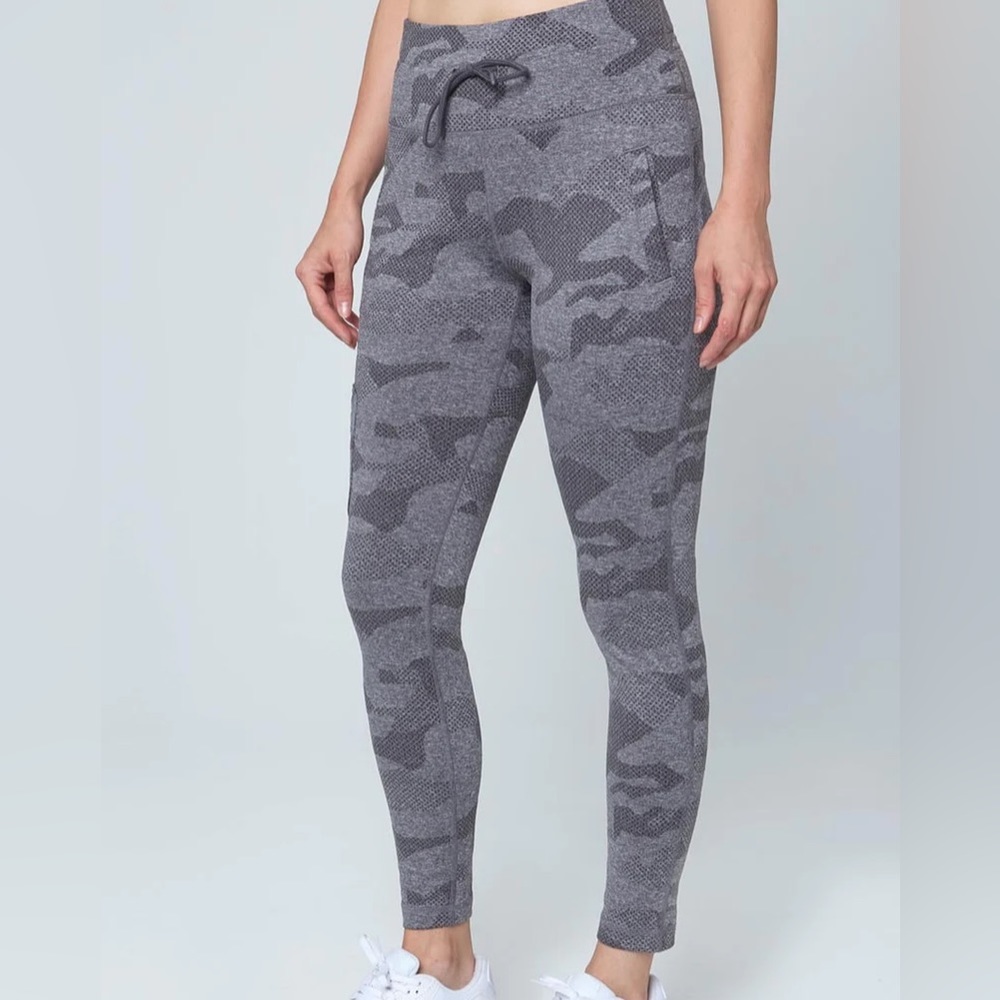 Mondetta Performance Gear Maldives Light Gray Combo Leggings.  Size XS. NWT